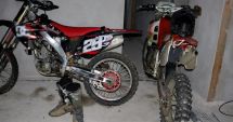 Stire din Eveniment : Doi frați români, reținuți după ce au ajutat trei ucraineni să treacă ilegal frontiera pe motociclete