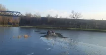 Stire din Eveniment : Cum s-a produs tragedia în care doi frați au pierit în apele unui lac. Tatăl copiilor a sărit după ei în apă