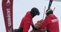 Stire din Eveniment : O persoană a murit și 32 au ajuns la spital, de pe munte, în 24 de ore