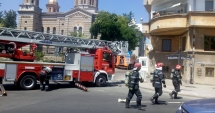 Stire din Eveniment : VIDEO. Incendiu în Piața Ovidiu. Pompierii se luptă cu flăcările / UPDATE