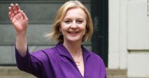 Stire din Actualitate : Moment istoric! Noul prim-ministru Liz Truss îşi face intrarea, Boris Johnson părăseşte Downing Street