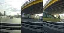 Stire din Eveniment : VIDEO INCREDIBIL! Un șofer inconștient, la un pas să producă o tragedie