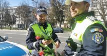 Stire din Eveniment : Gesturi de apreciere din partea polițiștilor pentru doamnele din trafic, de 8 Martie