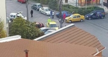 Stire din Eveniment : Accident grav la Casa de Cultură, cu două taxiuri. A fost solicitată ambulanța
