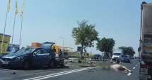 Stire din Eveniment : GRAV ACCIDENT RUTIER LA CONSTANȚA. CĂRUȚĂ SPULBERATĂ DE UN AUTOTURISM!
