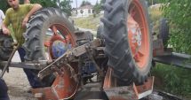 Stire din Eveniment : UPDATE. TRACTOR RĂSTURNAT. Un bărbat este prins sub vehicul