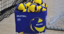 Stire din Sport : Volei, Info FRV / Regula obligativității prezenței pe teren a doi jucători români se suspendă!