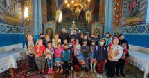 Stire din Social : Copiii nevoiaşi au primit rechizite şi articole de îmbrăcăminte şi încălţăminte
