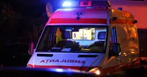 Stire din Eveniment : Mașină răsturnată în miez de noapte, lângă o benzinărie din Constanța! Trei tineri implicați
