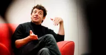 Stire din Actualitate : Patrick Bruel, vizat de mai multe plângeri grave: investigație internațională în desfășurare