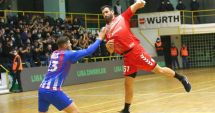 Stire din Sport : Handbal / CS Dinamo s-a impus în derby-ul cu Steaua şi s-a apropiat la un punct în clasament de HC Dobrogea Sud