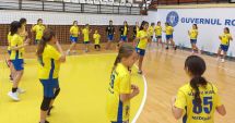 Stire din Sport : Handbal / Bucurie la Sala Sporturilor: peste 180 de copii au participat la Cupa Moş Crăciun