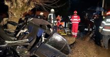 Stire din Eveniment : TRAGEDIE RUTIERĂ. Doi tineri au murit, după ce mașina lor s-a izbit de un copac de pe marginea drumului
