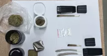 Stire din Eveniment : Controale lângă un club din Vama Veche. Mai mulți bărbați au fost prinși cu droguri în buzunare