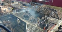 Stire din Eveniment : Galerie FOTO - VIDEO / INCENDIU DEVASTATOR LA CONSTANȚA! FOCUL SE TOT EXTINDE! PATRU CASE ȘI O MAGAZIE, DEJA AFECTATE