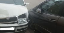 Stire din Eveniment : Galerie foto / ACCIDENT RUTIER LA CONSTANȚA. Autoturism IZBIT într-o mașină parcată, după ce șoferul nu a oprit la STOP