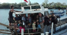 Stire din Eveniment : 29 de copii și zeci de imigranți, prinși la bordul unei nave,  la Mangalia