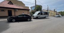 Stire din Eveniment : Microbuz CT BUS, implicat într-un accident rutier!