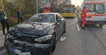 Stire din Eveniment : Coliziune între o mașină și un autobuz pe bulevardul Aurel Vlaicu. Un rănit transportat la spital
