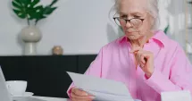 Stire din Actualitate : Românii strâng cureaua în 2026: peste jumătate își schimbă radical bugetul