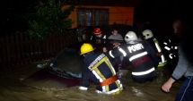 Stire din Eveniment : Pompierii constănțeni au intervenit în 24 de situaţii cauzate de ploile torenţiale şi vântul puternic
