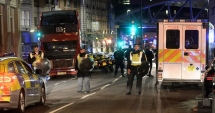 Stire din Eveniment : GALERIE FOTO. LONDRA, PUSĂ LA PÂMÂNT DE TREI ATENTATE TERORISTE / ȘAPTE MORȚI, 50 RĂNIȚI, ÎN ATACURI SUCCESIVE
