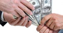 Stire din Economie : Leul câștigă la euro, dar pierde pe rupte la dolar și francul elvețian