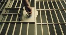 Stire din Eveniment : Traficant de persoane închis la Penitenciarul Poarta Albă