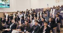 Stire din Cultură-Educație : Consiliul Național al Elevilor nu este de acord să fie folosiți cei din bănci drept ”armă emoțională”