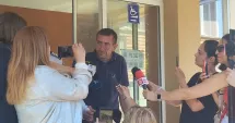 Stire din Eveniment : "Îmi aduc aminte doar că am fost scos și dus în ambulanță". Ce spune șoferul de TIR după haosul provocat în Constanța