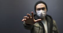 Stire din Eveniment : Grupurile extremiste rasiste din SUA încurajează răspândirea COVID-19