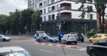 Stire din Eveniment : GALERIE FOTO. ACCIDENT RUTIER ÎN ZONA CITY MALL. DOUĂ MAȘINI IMPLICATE
