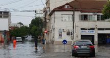 Stire din Social : GALERIE FOTO-VIDEO. PLOILE AU FĂCUT RAVAGII LA CONSTANȚA! Se circulă cu mare dificultate