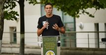 Stire din Sport : Imagini cu super-campionul David Popovici în prima zi de facultate. Unde a ales să studieze