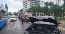 Stire din Eveniment : Accident cu trei autoturisme la intrarea în stațiunea Mamaia, în zona Aqua Magic