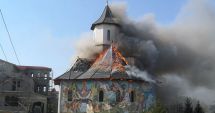 Stire din Eveniment : GALERIE FOTO/ MĂNĂSTIRE ÎN FLĂCĂRI în județul Constanța!