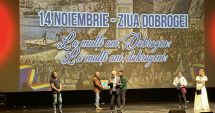 Stire din Cultură-Educație : Primarul Vergil Chițac i-a oferit, în semn de prețuire, jurnalistului Charlie Ottley un imens tort de forma României