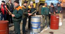 Stire din Economie : 400 de portuari constănțeni protestează la Ministerul Transporturilor