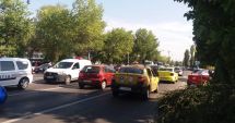 Stire din Eveniment : GALERIE FOTO. Accident rutier în Mamaia. Se circulă cu dificultate spre Năvodari!