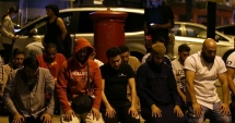 ATENTAT LONDRA / IMAGINE IMPRESIONANTĂ / Musulmanii se roagă în genunchi, în Finsbury Park