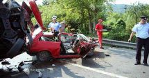 Stire din Eveniment : TRAGEDIE PE ȘOSEA! O persoană a decedat, alte două sunt rănite, în urma unui grav accident rutier
