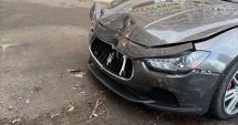 Stire din Eveniment : Accident în cartierul Poarta 6! O mașină a fost proiectată într-un zid