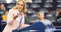 Stire din Actualitate : Gabriela Firea: "Majoratul digital nu este un moft, ci o protecţie necesară a copiilor noştri"