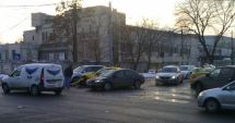 Stire din Eveniment : Galerie foto. Patru mașini implicate într-un accident rutier, în zona Abator
