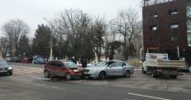 Stire din Eveniment : Galerie foto. Accident rutier la Constanța. Două mașini implicate