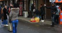 Stire din Eveniment : PERCHEZIȚII / Bișnițari de țigări care au împânzit piețele din Constanța, săltați de polițiști