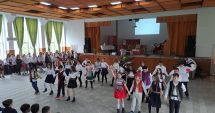 Stire din Cultură-Educație : Comunitatea Liceului ”Lucian Blaga” și-a celebrat patronul spiritual