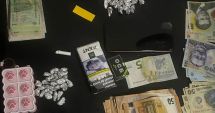 Stire din Eveniment : Tineri din Constanţa, prinşi cu droguri şi bani! Unul dintre ei ascundea "ceai de nalbă mare" în chiloţi