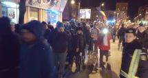 Stire din Eveniment : PROTEST LA CONSTANȚA! Oamenii și-au manifestat nemulțumirea: "Nu vrem să fim conduși de hoți"