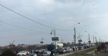 Stire din Eveniment : Protest și la Constanța față de lipsa autostrăzilor în România. Oamenii au oprit lucrul pentru 15 minute